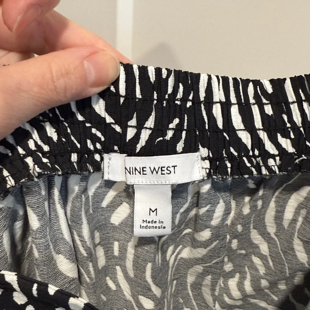 Nine West Set - Midi Skirt with Slit and V Neck Sleeveless Shell Top Medium EUC - Picture 5 of 13